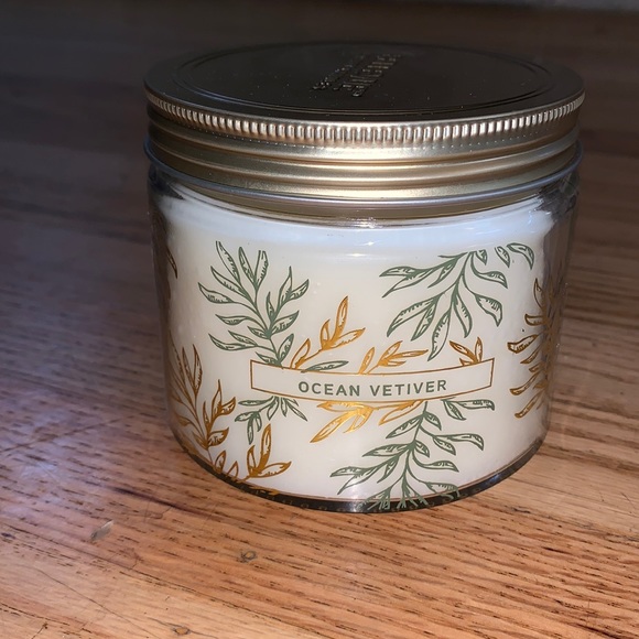 Bellevue Accents Nwt Bellevue Luxury Candle In Ocean Vetiver 2 Oz